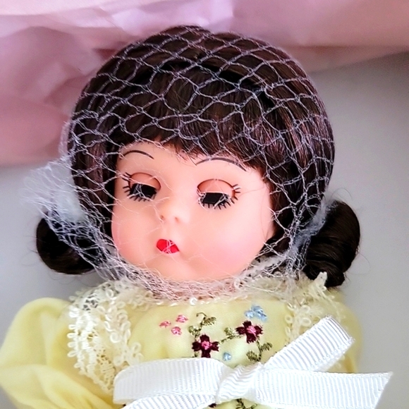 Madame Alexander Collectible Doll- Victorian Marigold #27805 - Picture 2 of 6